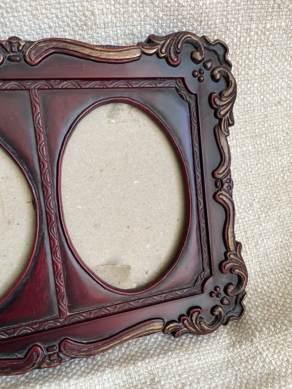 Vintage 50s Ornate Filigree Red Wood Collage 3-Photos Oval Slots Frame READ
